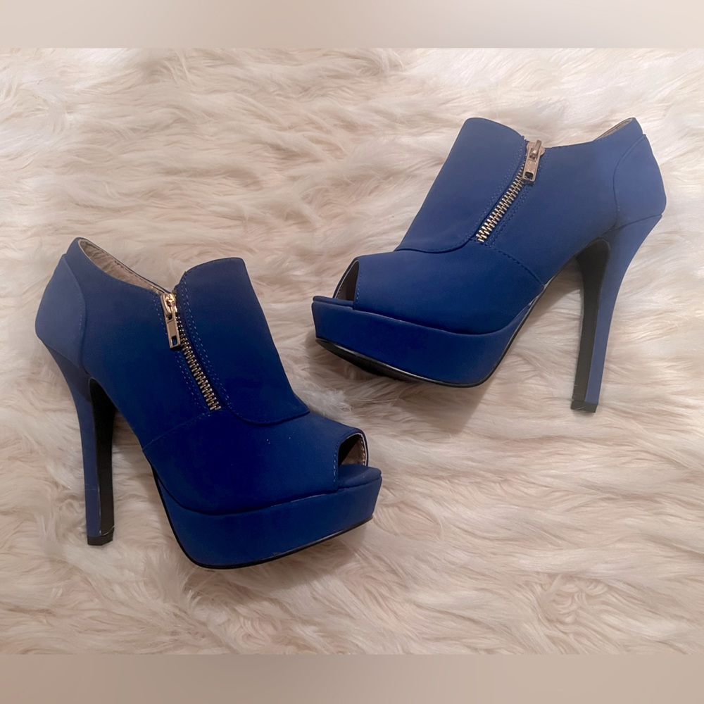 Women’s suede platform ankle heels Size 7 BRAND NEW